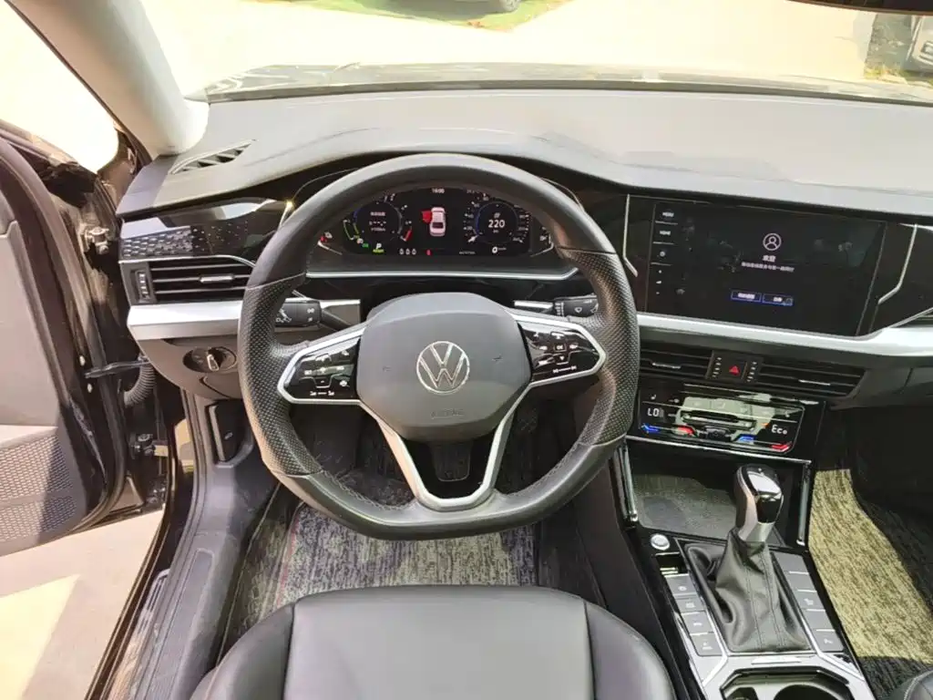 Volkswagen Passat PHEV — фото 11