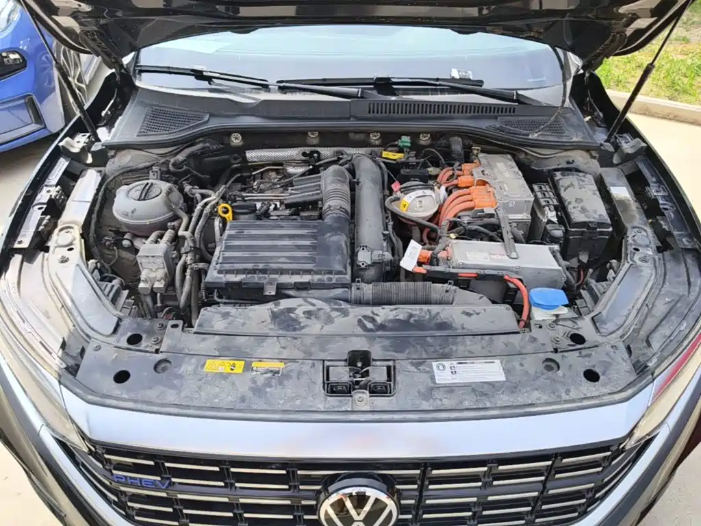 Volkswagen Passat PHEV — фото 20