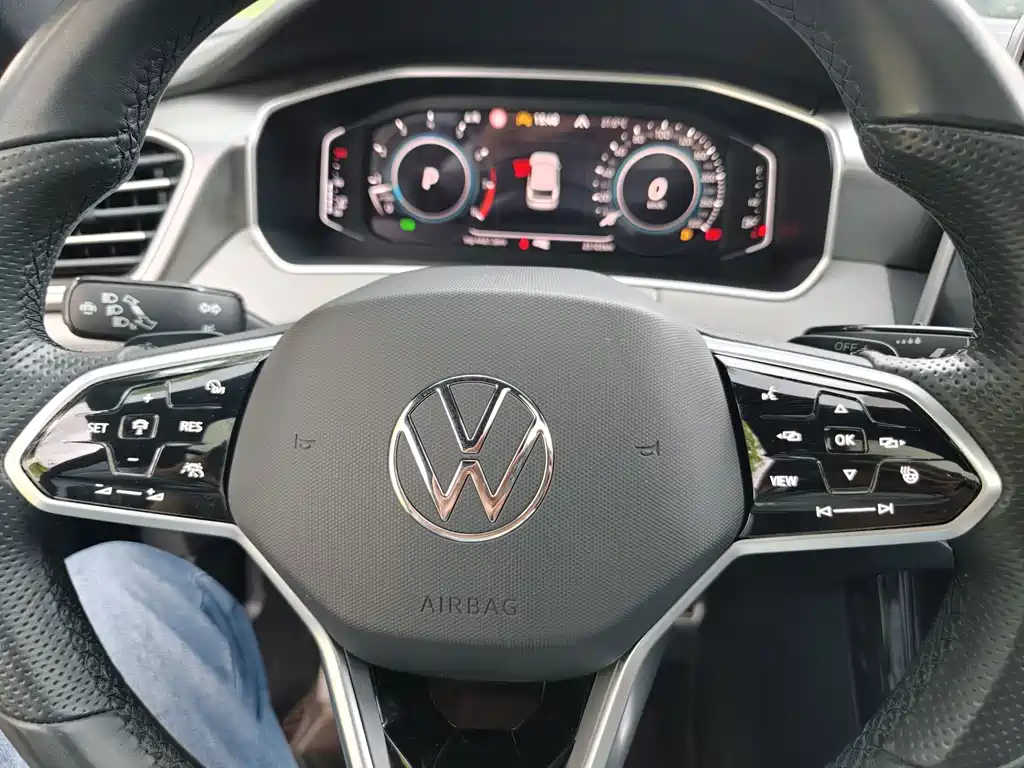 Volkswagen X — фото 19