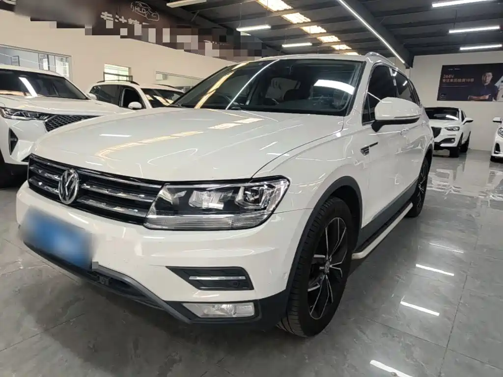 Volkswagen Tiguan L — фото 2