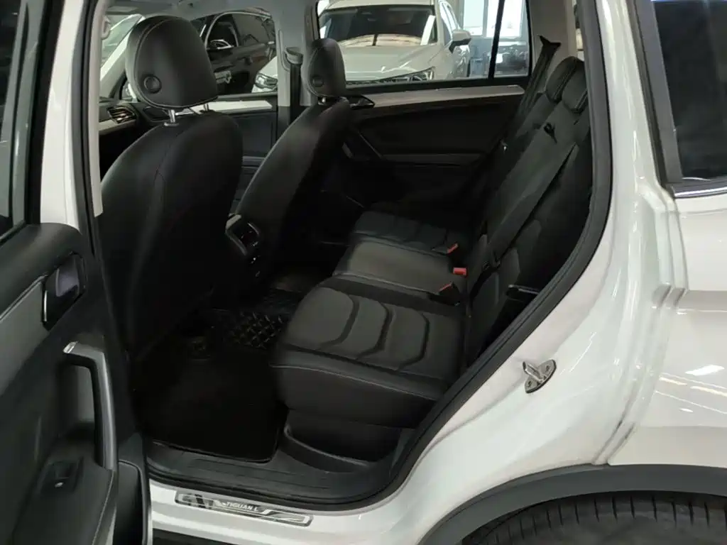 Volkswagen Tiguan L — фото 13