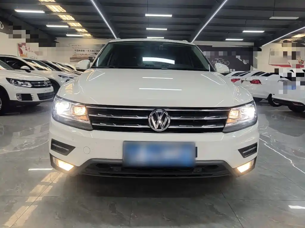 Volkswagen Tiguan L — фото 3