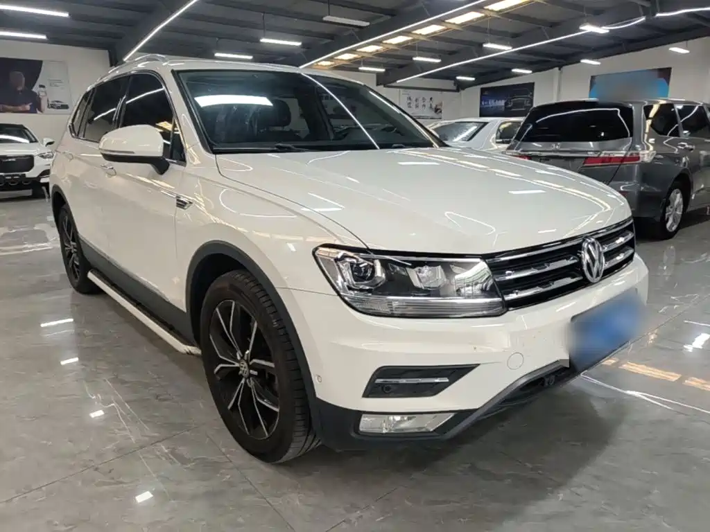 Volkswagen Tiguan L — фото 22