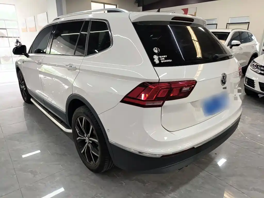 Volkswagen Tiguan L — фото 23