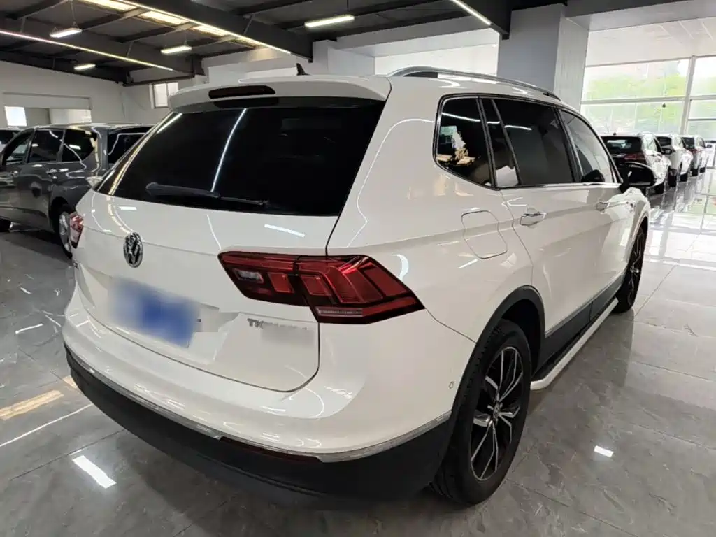 Volkswagen Tiguan L — фото 5