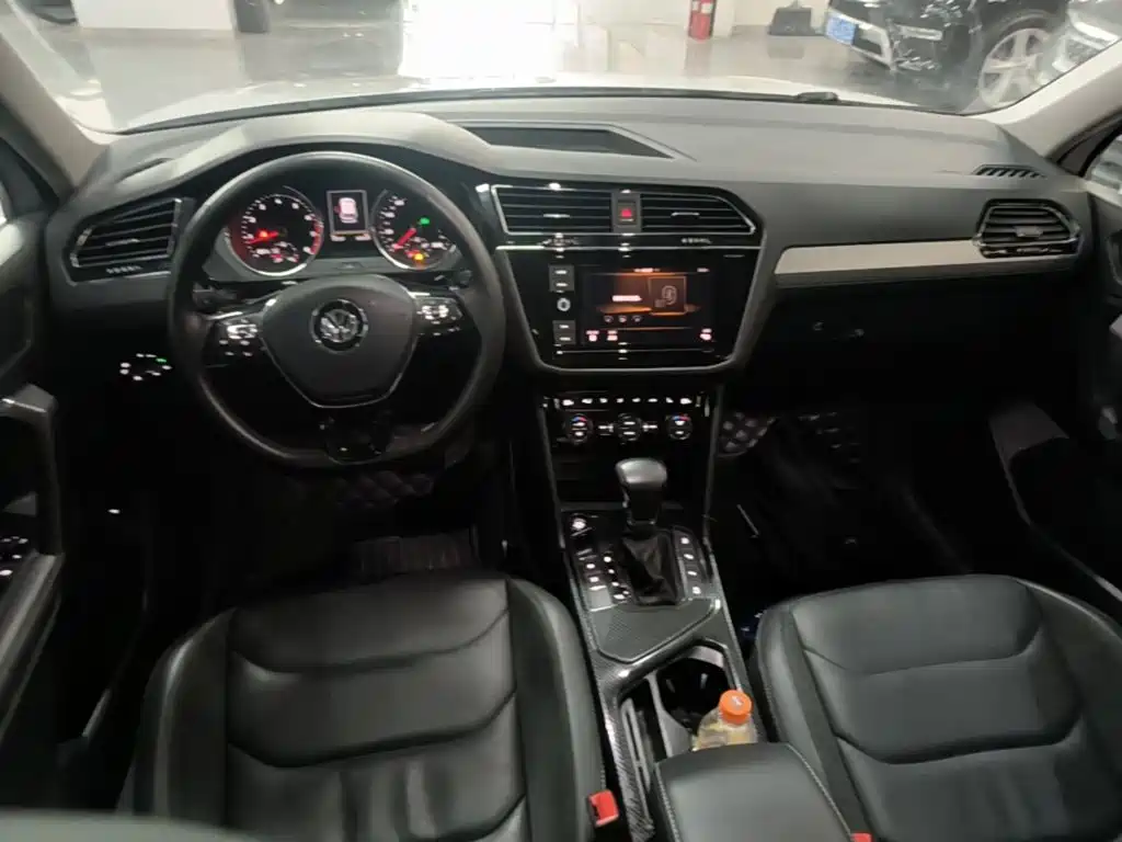 Volkswagen Tiguan L — фото 6