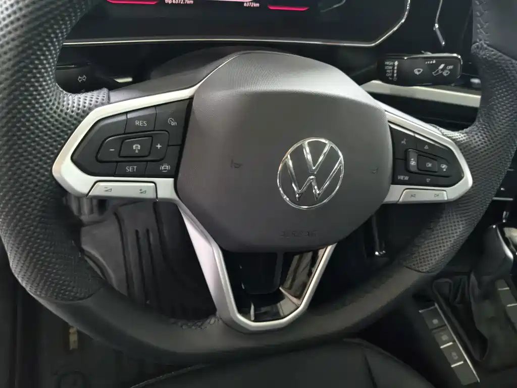Volkswagen Passat — фото 17