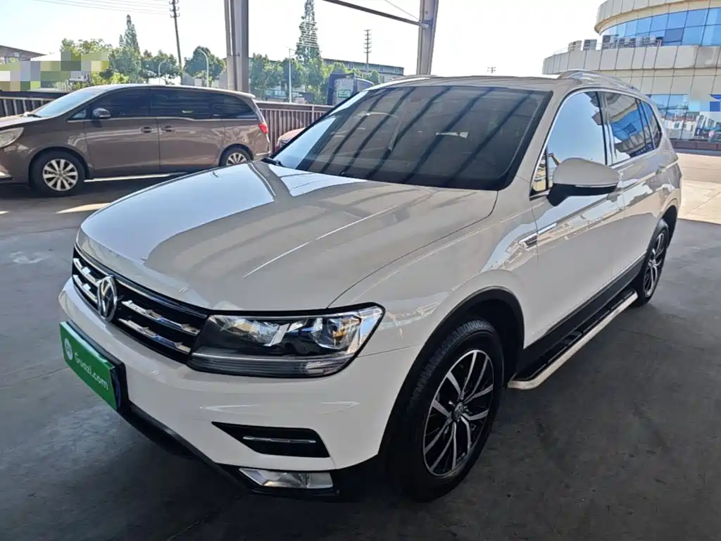 Volkswagen Tiguan L — фото 2