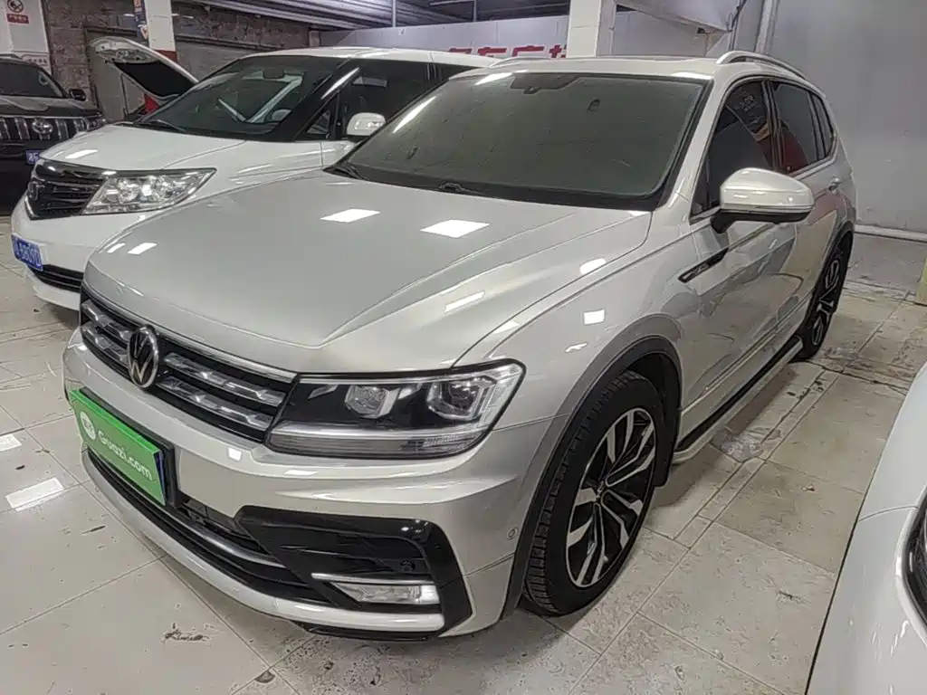Volkswagen Tiguan L — фото 2