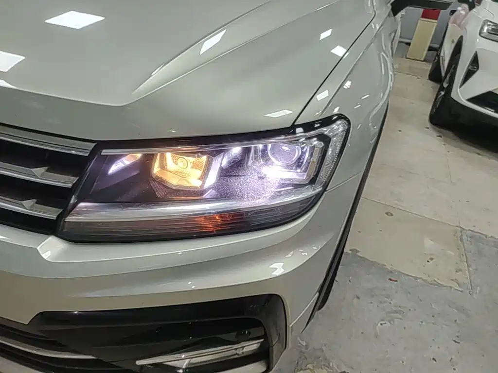 Volkswagen Tiguan L — фото 24