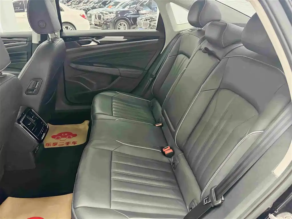 Volkswagen Passat — фото 19