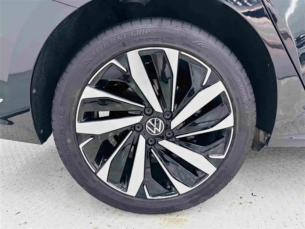 Volkswagen Passat — фото 23