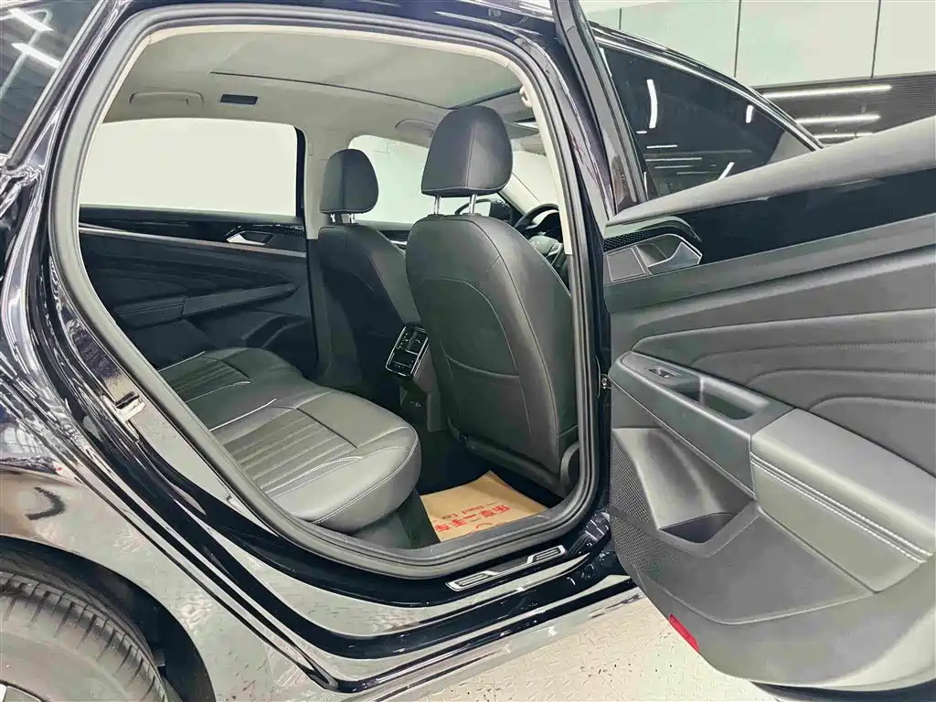 Volkswagen Passat — фото 24