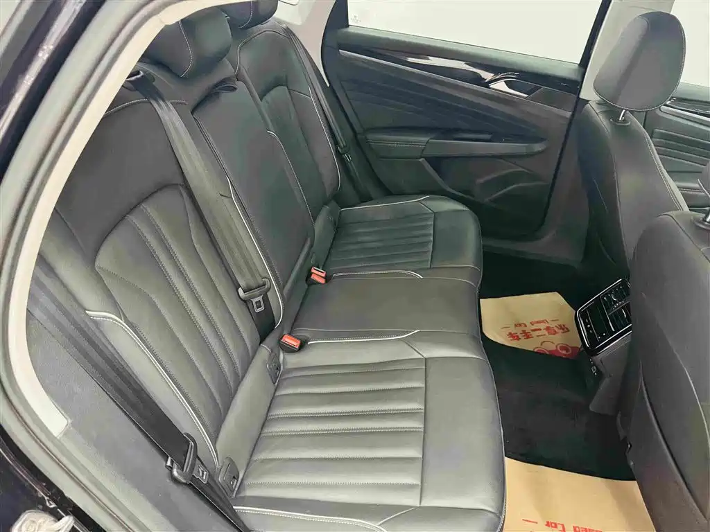 Volkswagen Passat — фото 25