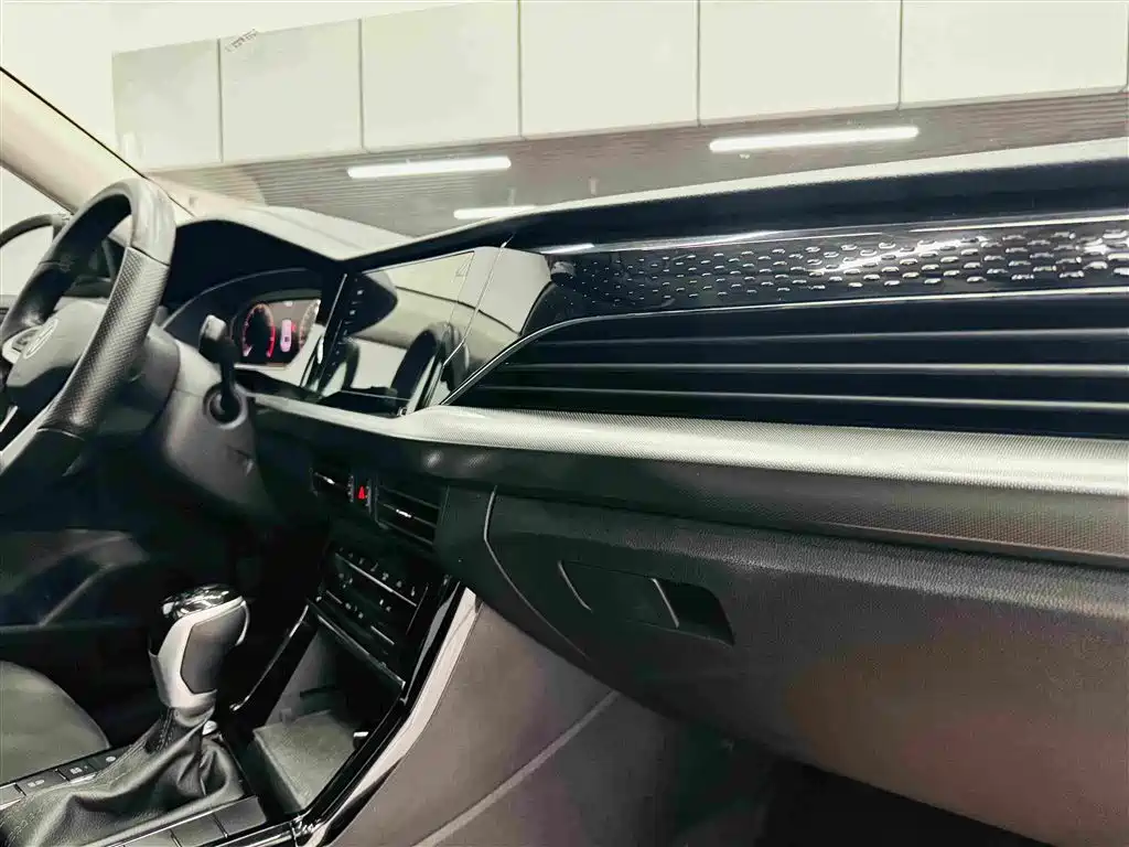 Volkswagen Passat — фото 28