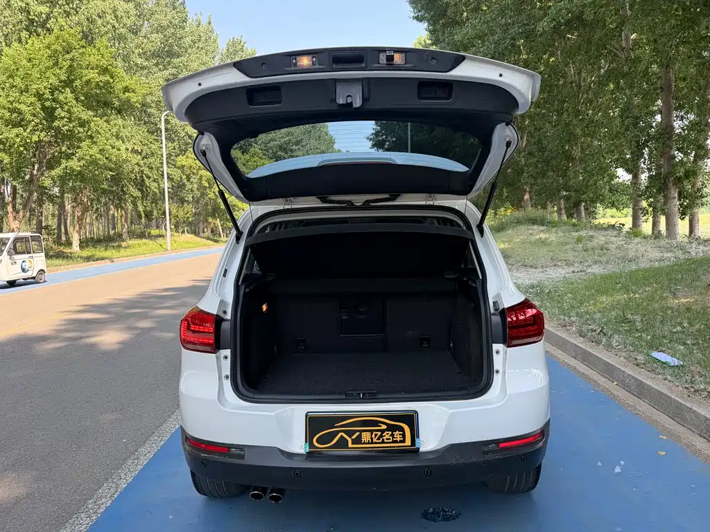 Volkswagen Tiguan — фото 19