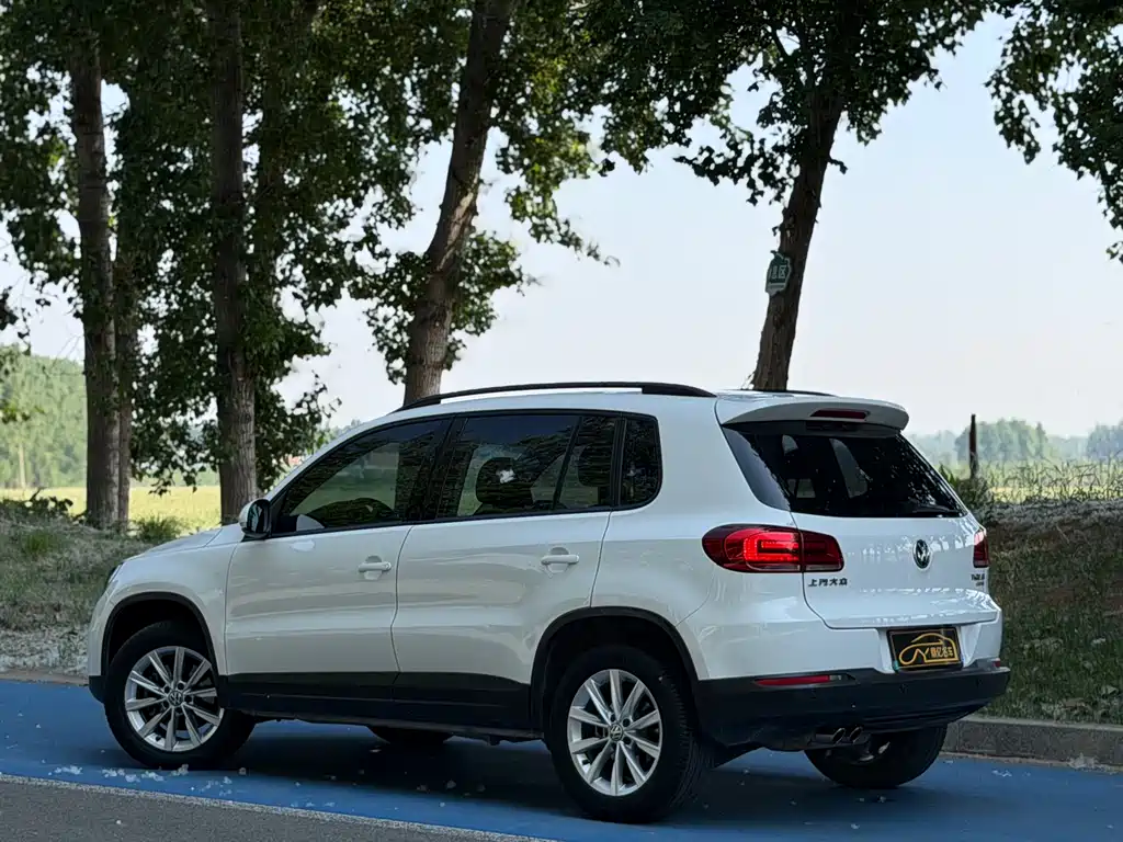 Volkswagen Tiguan — фото 4