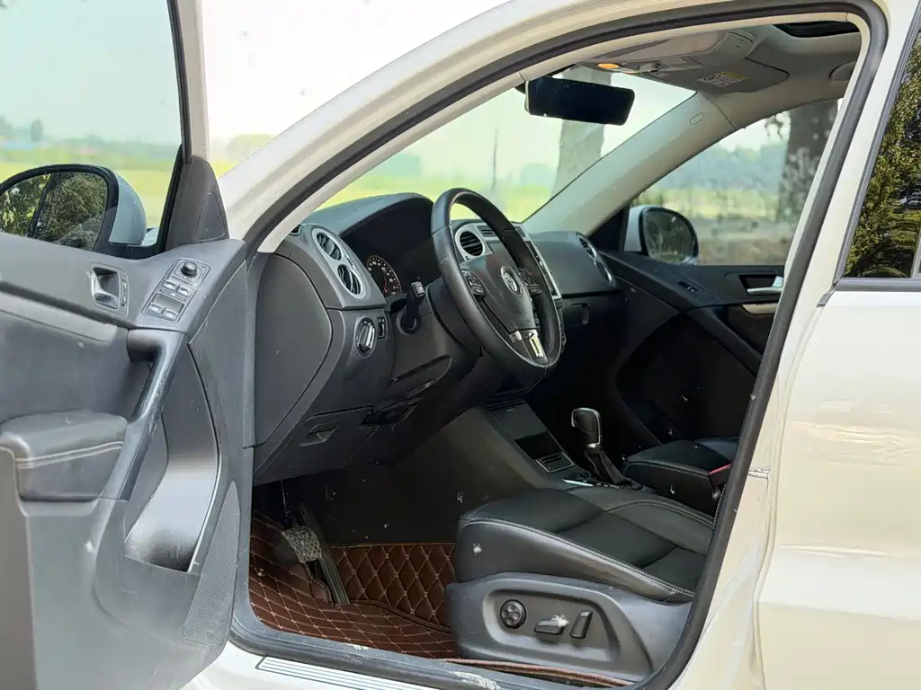 Volkswagen Tiguan — фото 9
