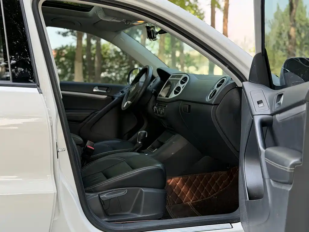 Volkswagen Tiguan — фото 10