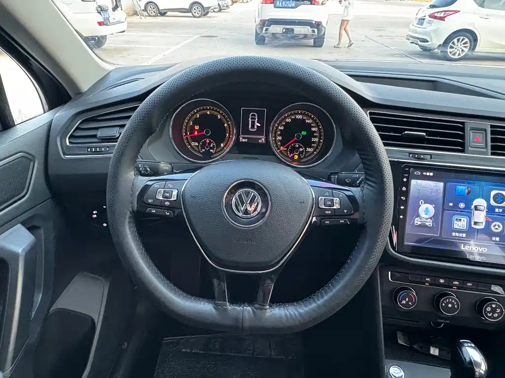 Volkswagen Tiguan L — фото 13