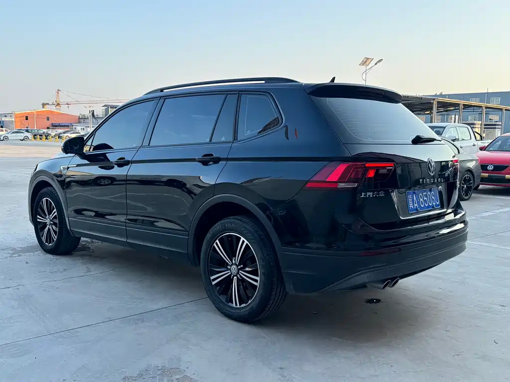 Volkswagen Tiguan L — фото 6