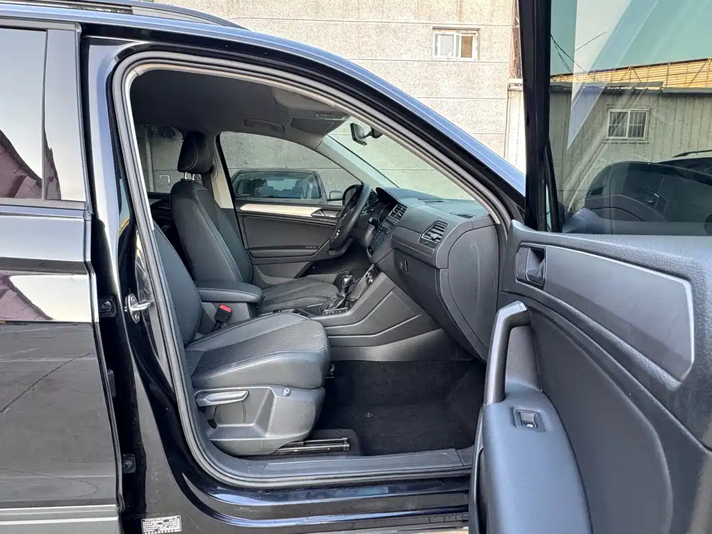 Volkswagen Tiguan L — фото 9