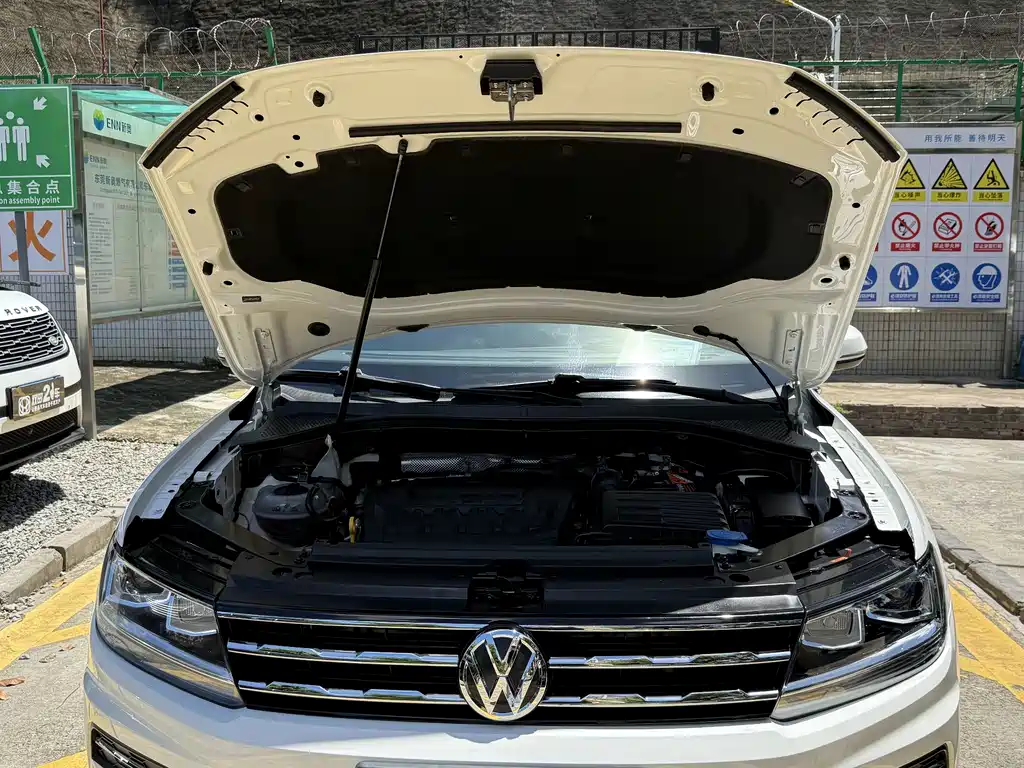 Volkswagen Tiguan L — фото 11