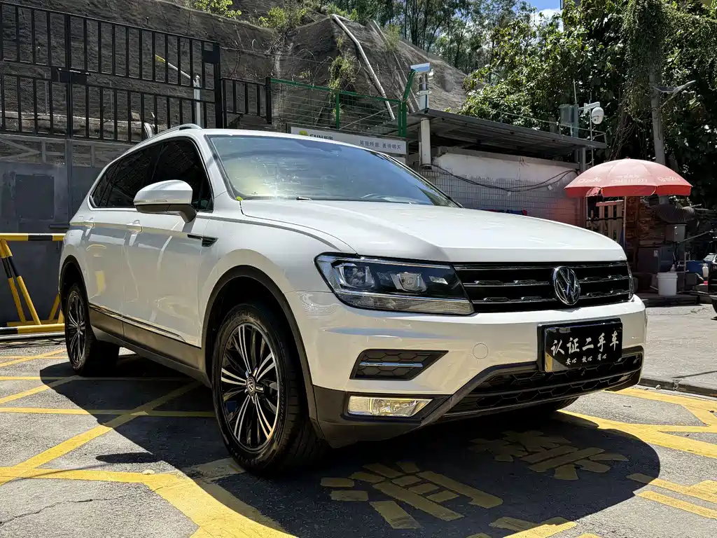 Volkswagen Tiguan L — фото 3