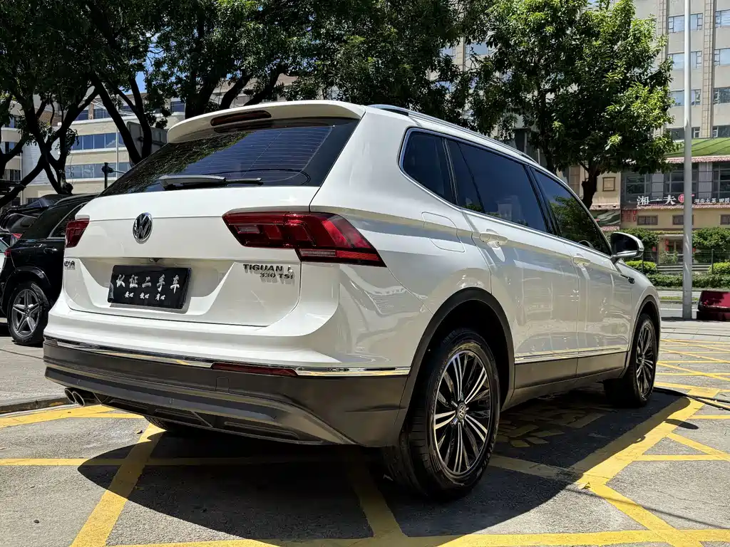 Volkswagen Tiguan L — фото 5