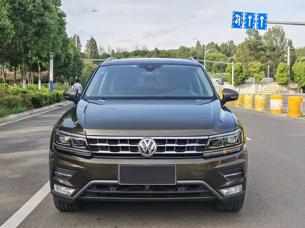 Volkswagen Tiguan L — фото 2