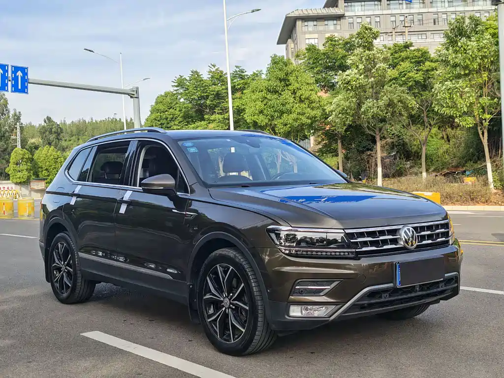 Volkswagen Tiguan L — фото 3