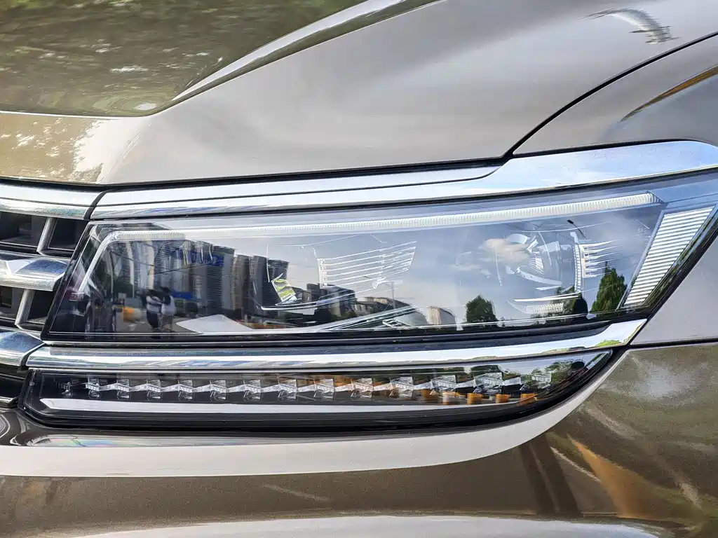 Volkswagen Tiguan L — фото 4