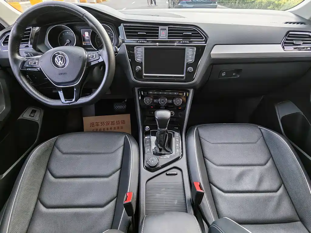 Volkswagen Tiguan L — фото 8