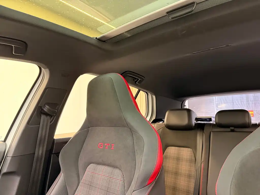 Volkswagen Golf GTI — фото 23