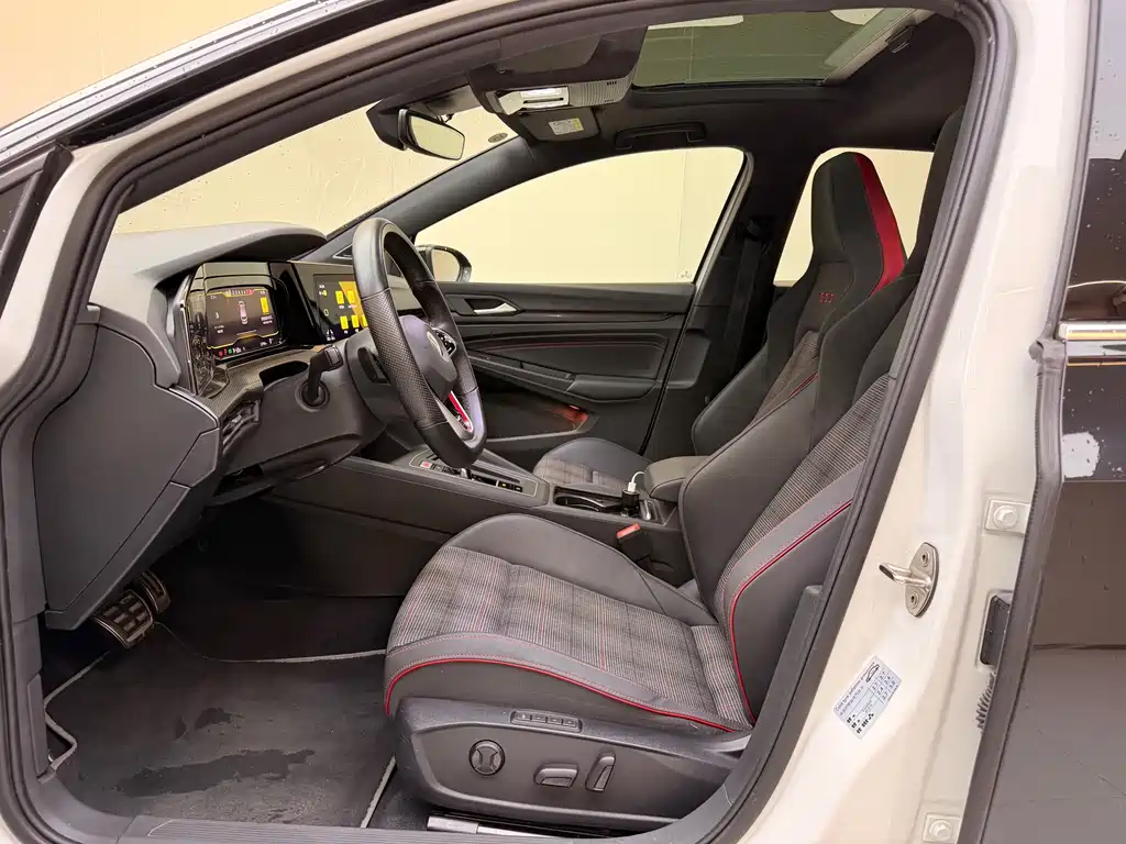 Volkswagen Golf GTI — фото 7