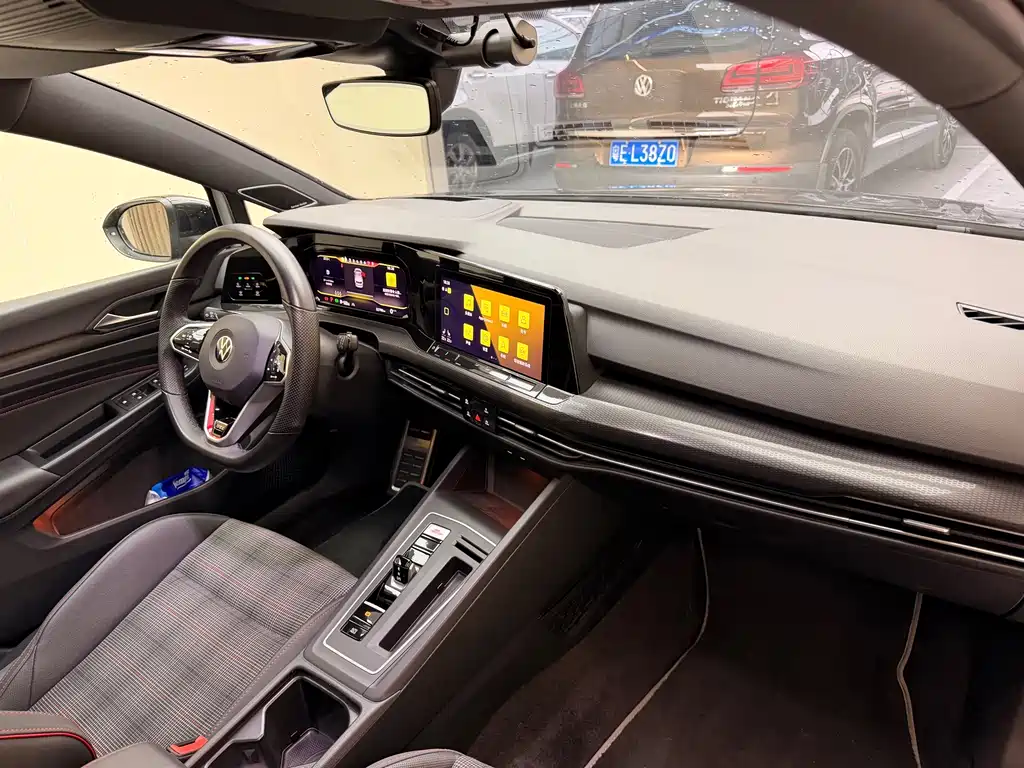 Volkswagen Golf GTI — фото 9