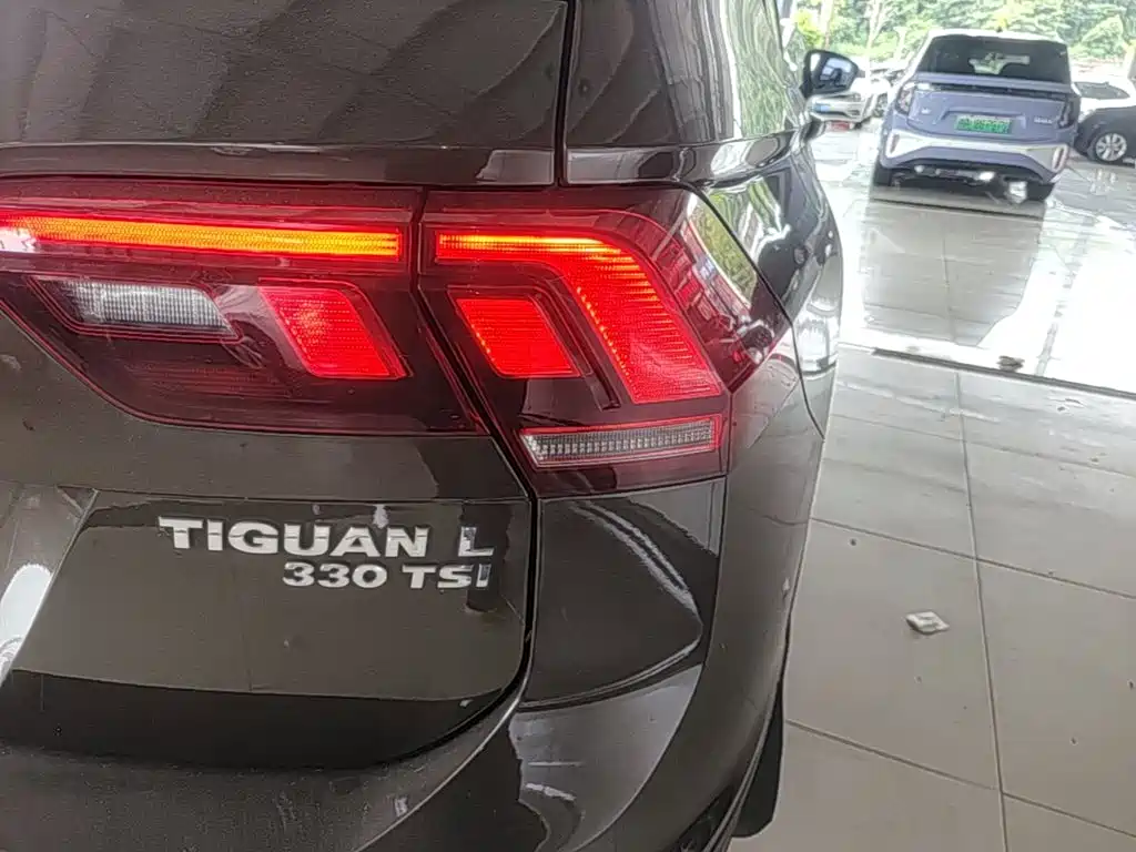 Volkswagen Tiguan L — фото 8