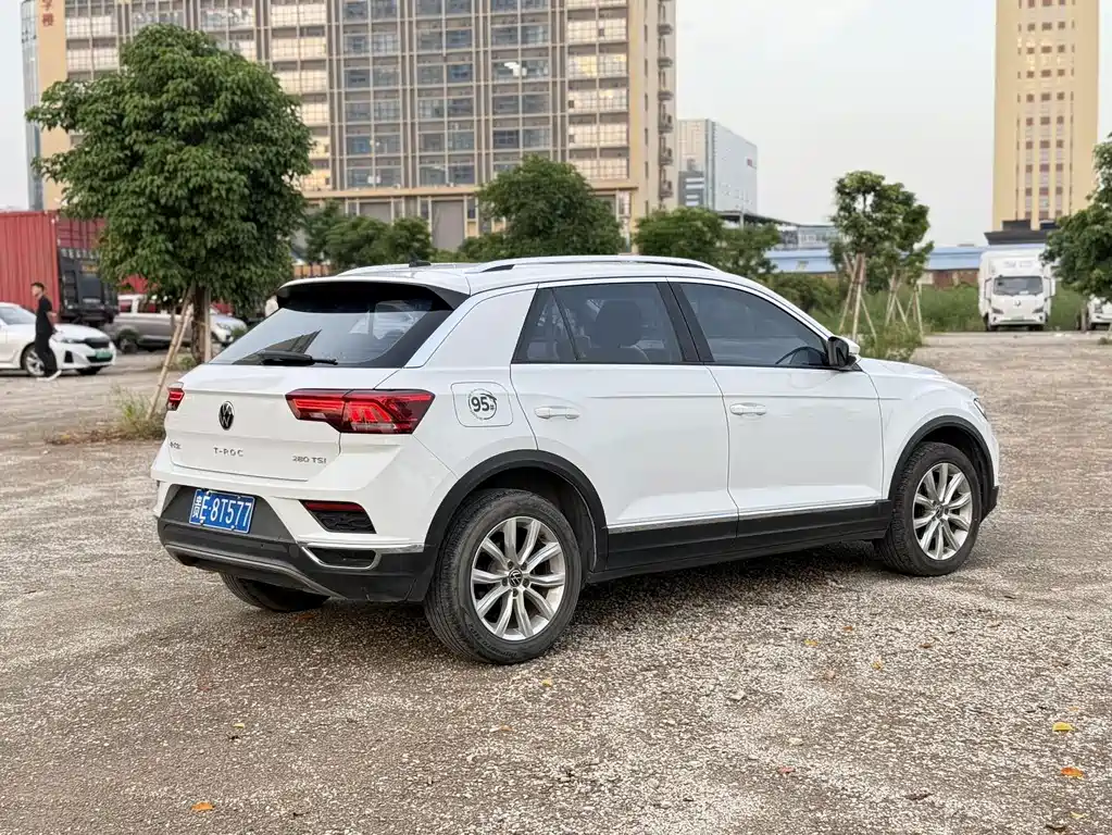 Volkswagen T-Roc — фото 6