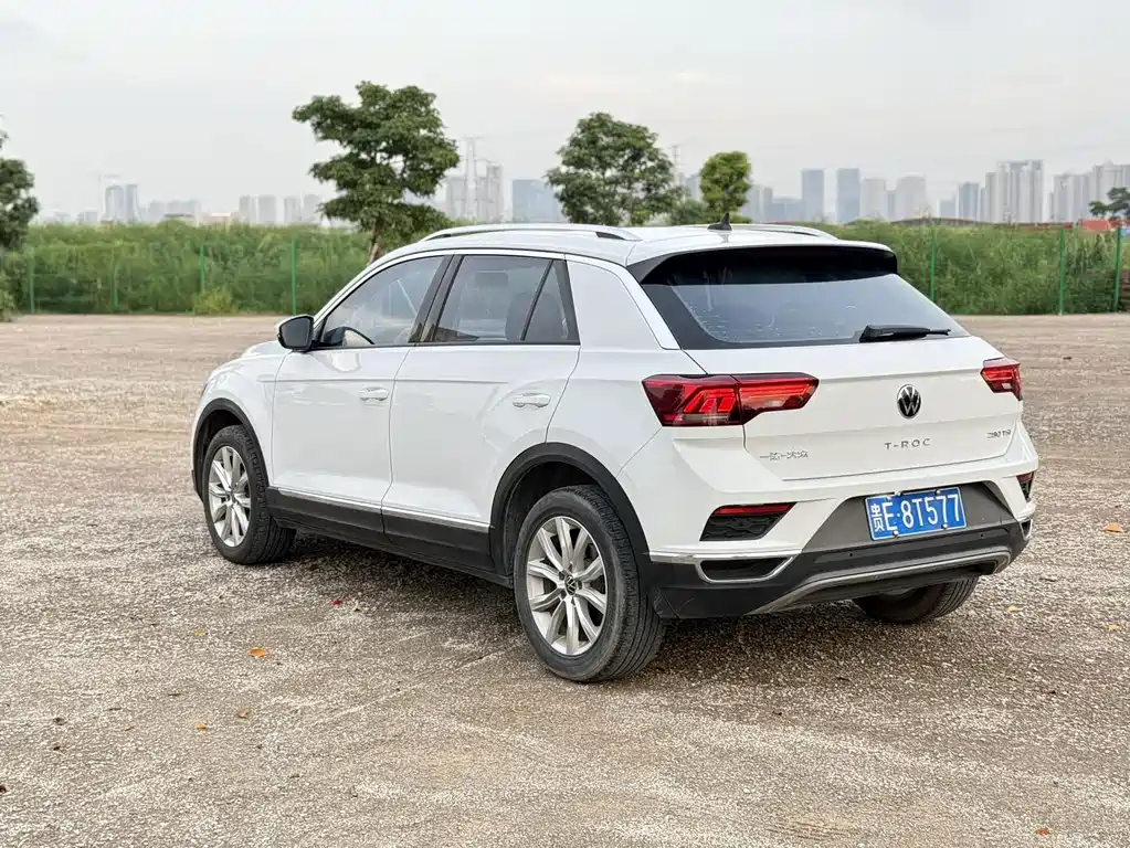 Volkswagen T-Roc — фото 8