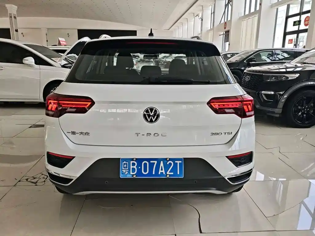 Volkswagen T-Roc — фото 6