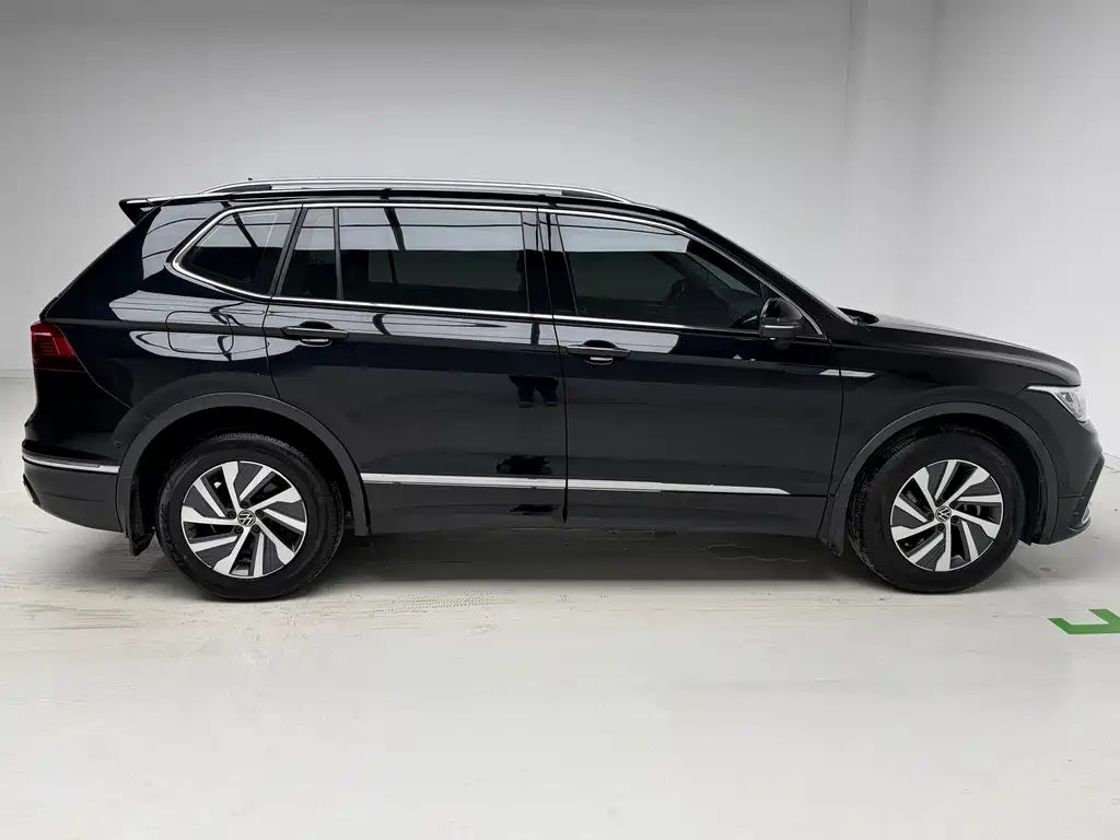 Volkswagen Tiguan L PHEV — фото 7