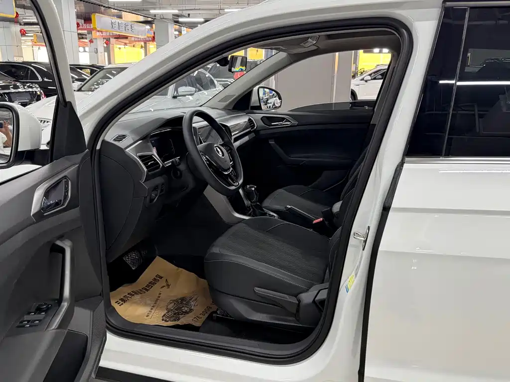 Volkswagen T-Cross — фото 10