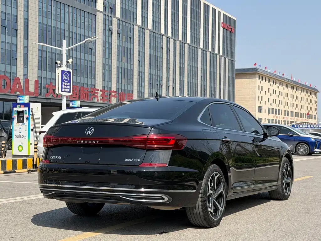Volkswagen Passat — фото 4