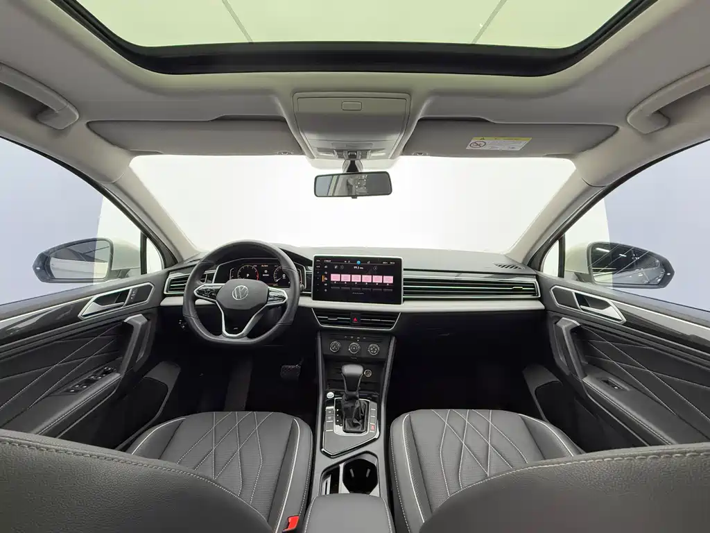 Volkswagen Tiguan L — фото 9