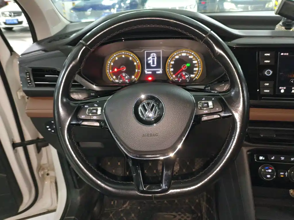 Volkswagen Tharu — фото 7