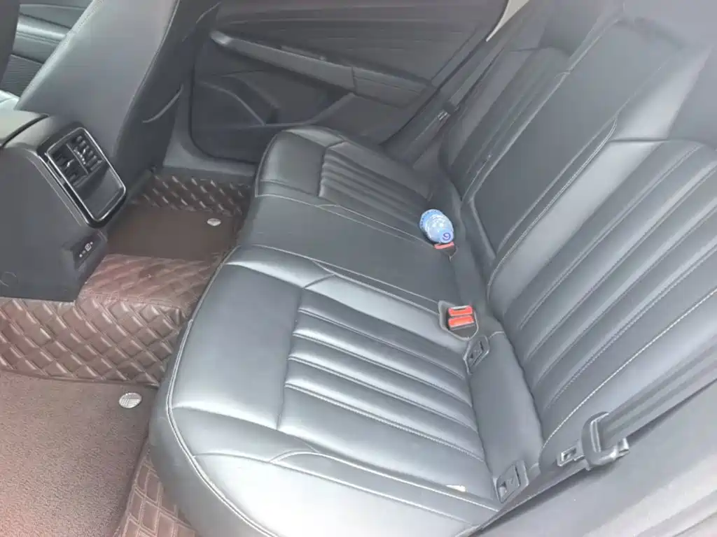 Volkswagen Passat — фото 17