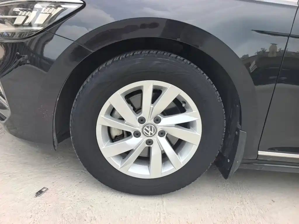 Volkswagen Passat — фото 23