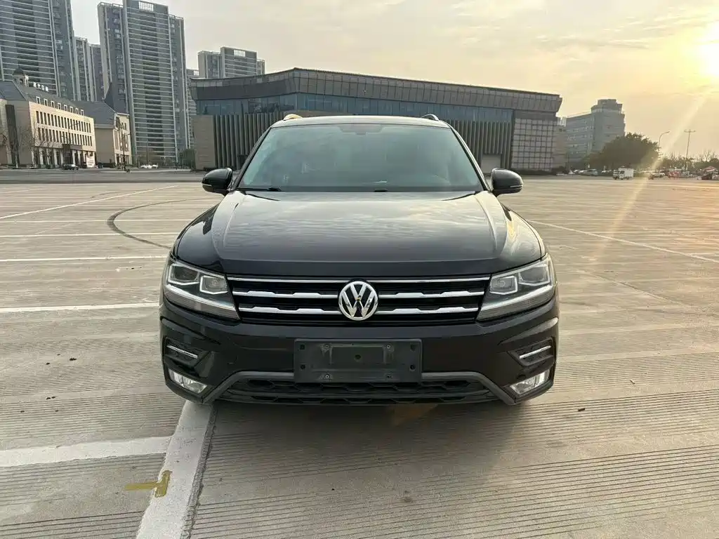 Volkswagen Tiguan L — фото 3