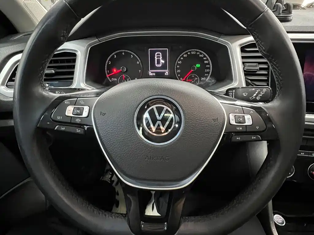 Volkswagen T-Roc — фото 14