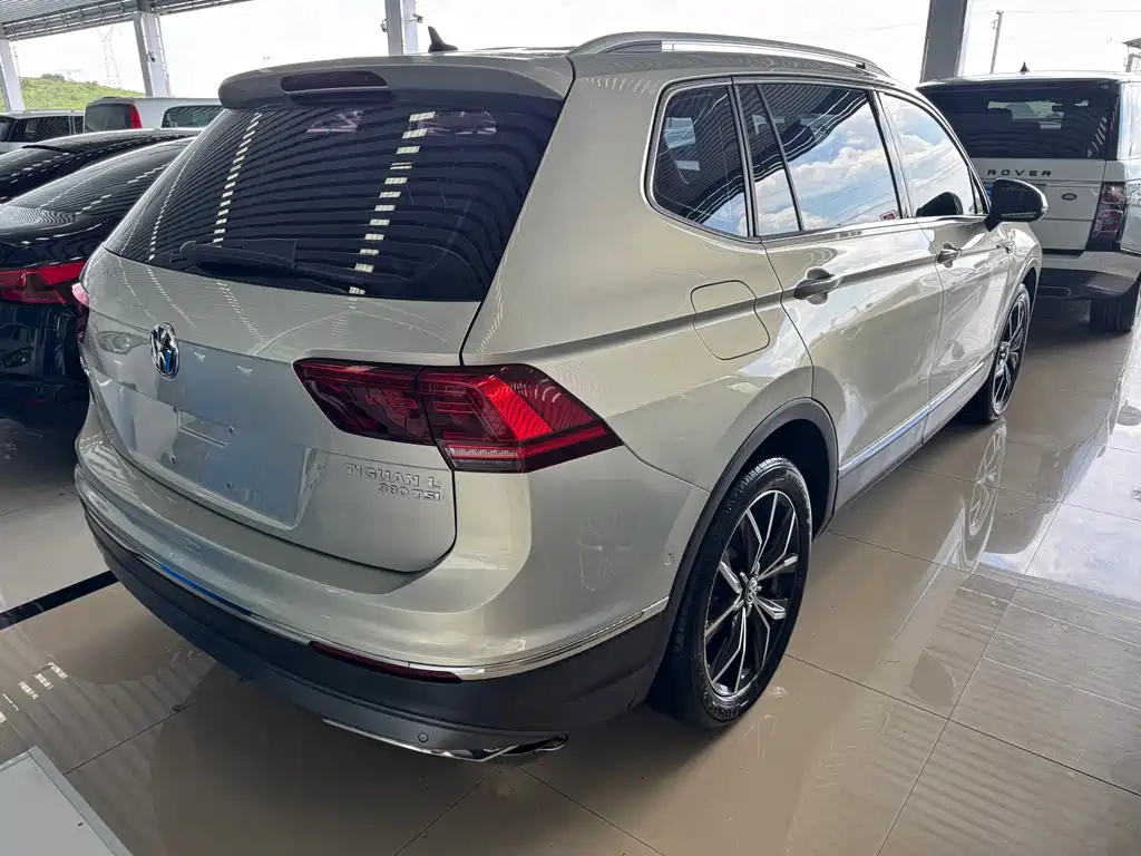 Volkswagen Tiguan L — фото 8